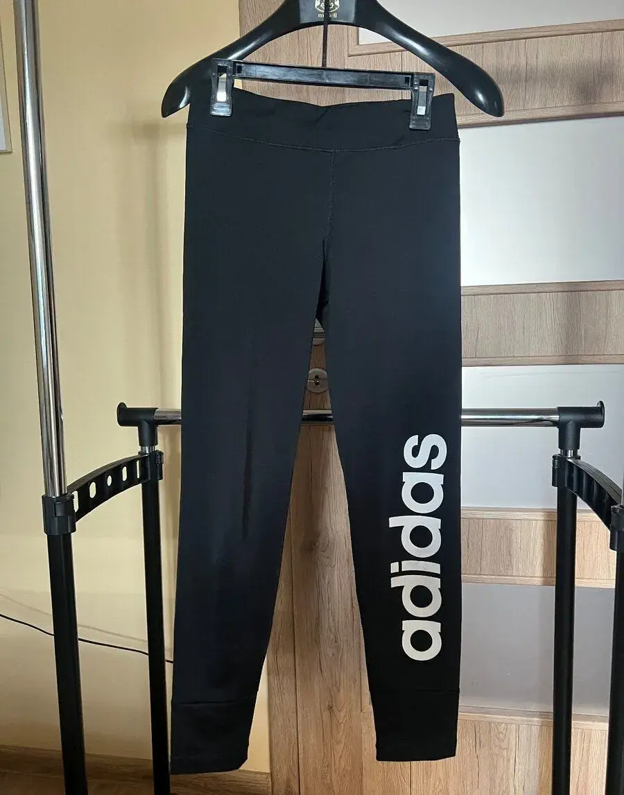 Športové čierne legíny Adidas