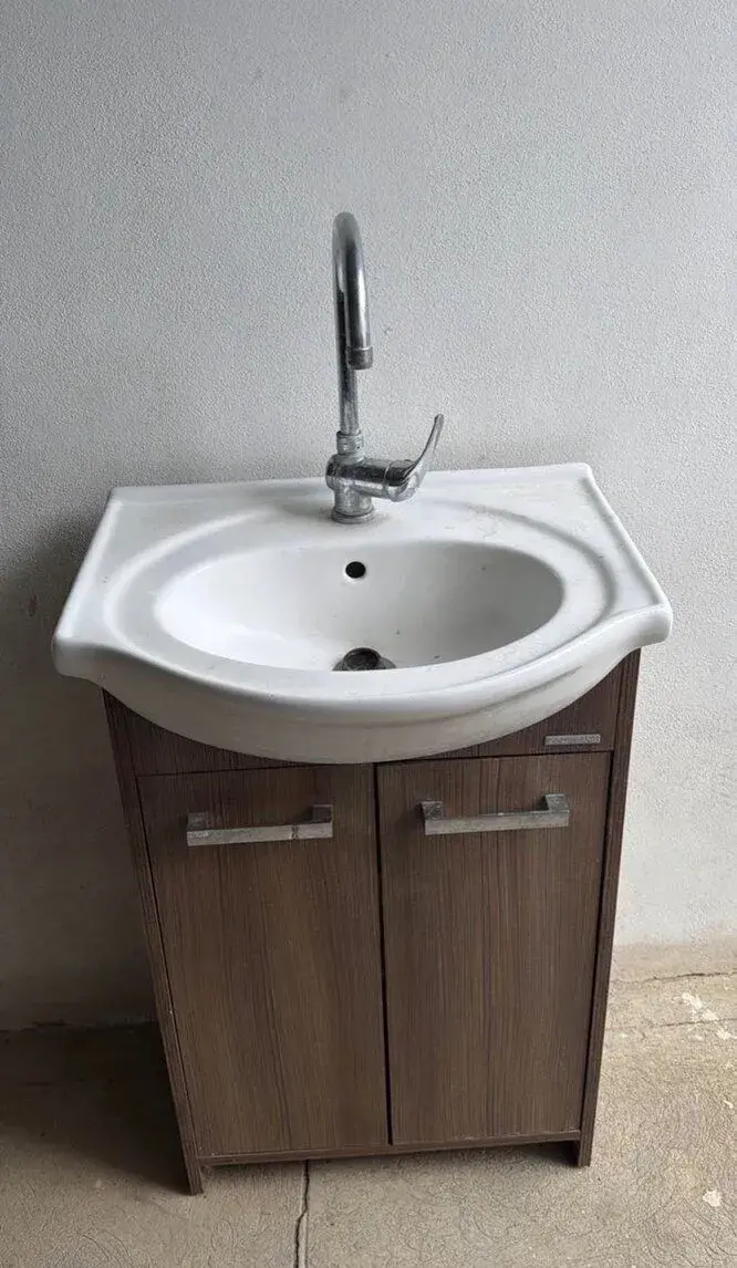 Umývadlo s batériou