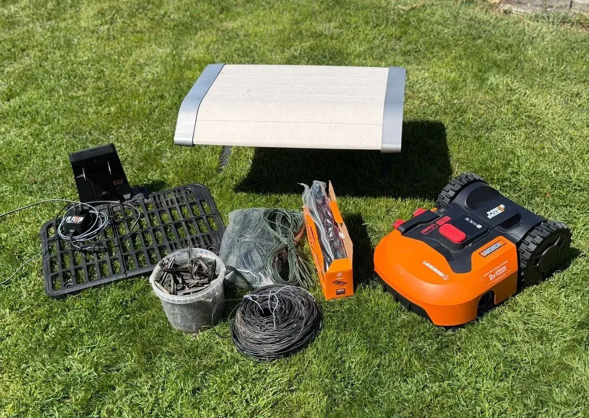 Robotická kosačka Worx Landroid S300 WR130E + príslušenstvo