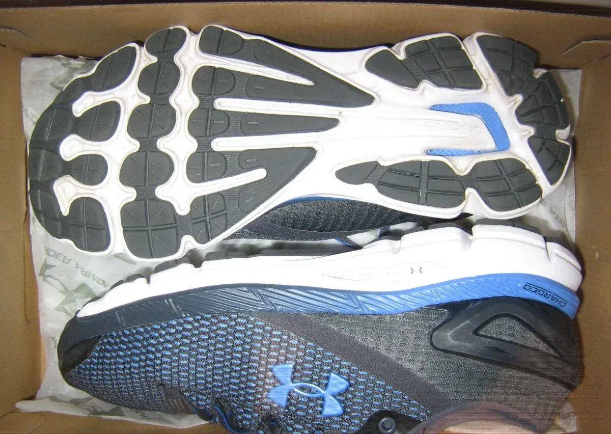 UNDER ARMOUR SPEEDFORM GEMINI 2 vel.40,5