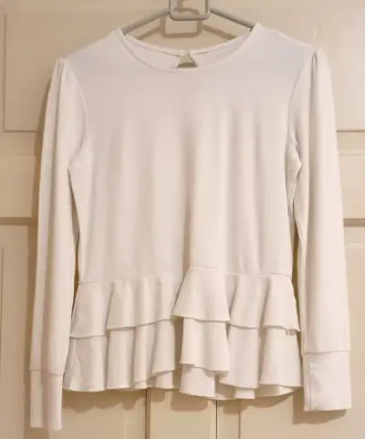 Jemná peplum blúzka
