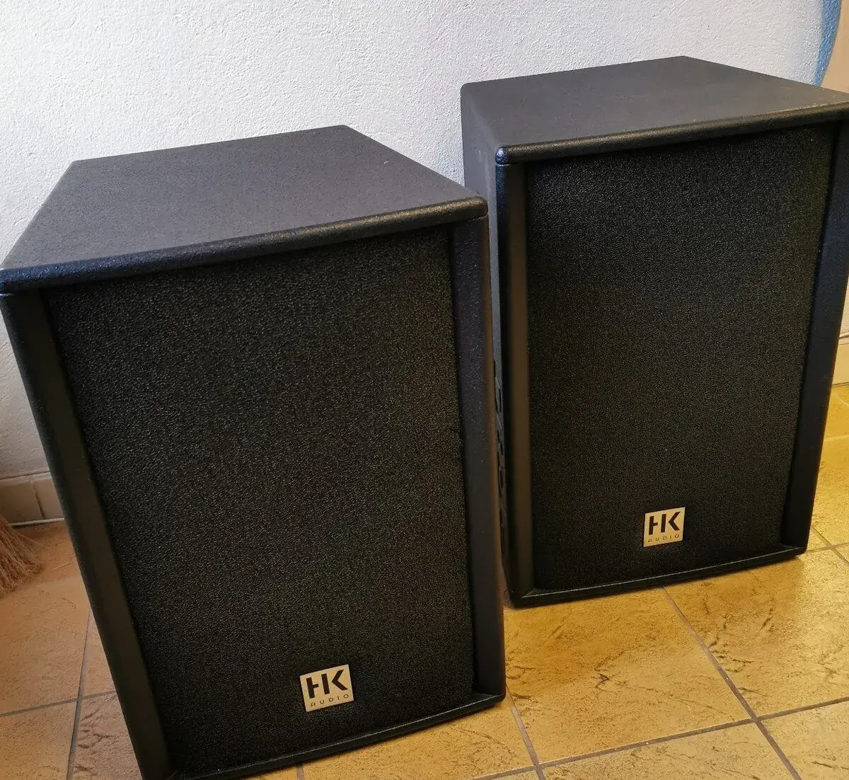 HK audio pro12