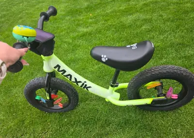 Ľahké detské odrážadlo MAXÍK s nafukovacími kolesami