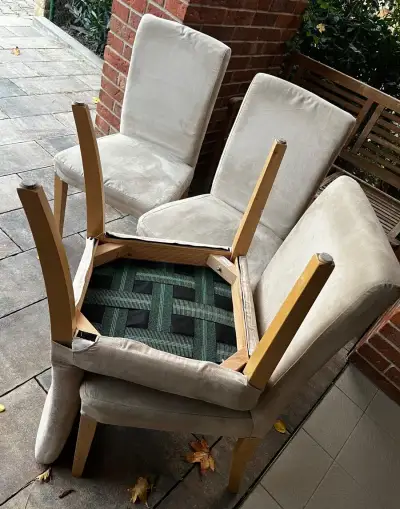 4 ks jedálenských stoličiek