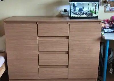 Komodu, skriňu