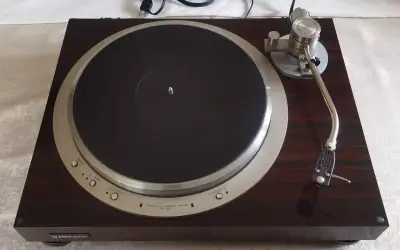 Gramofón Pioneer PL-30L