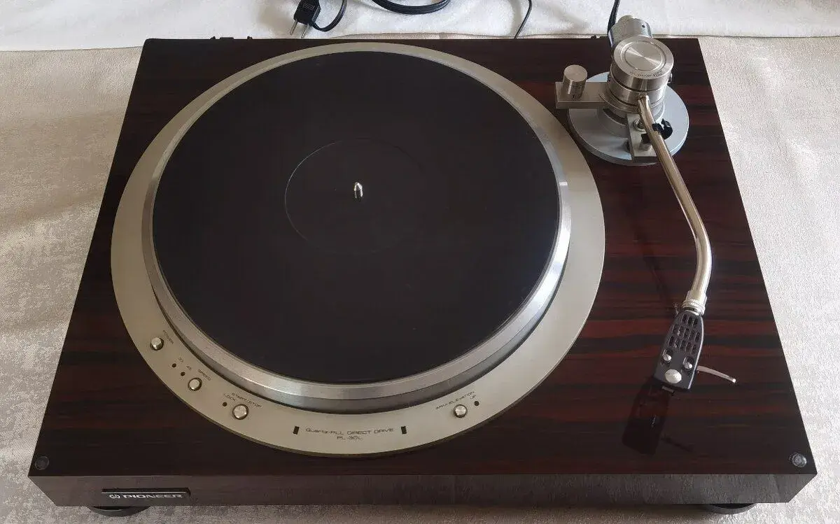 Gramofón Pioneer PL-30L