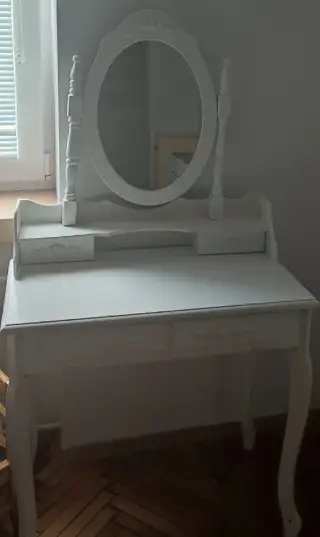 Kozmetický stolík