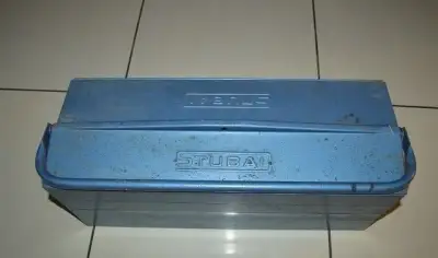 Kvalitny box na naradie STUBAI