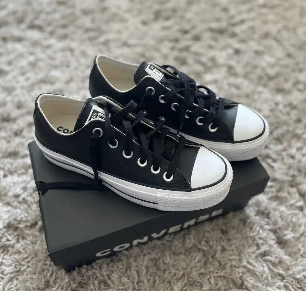 Nové kožené čierne tenisky Converse s platformou