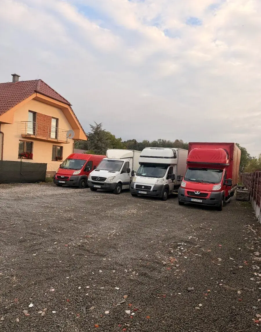 SŤAHOVANIE, VYPRATÁVANIE A AUTODOPRAVA PO a KE