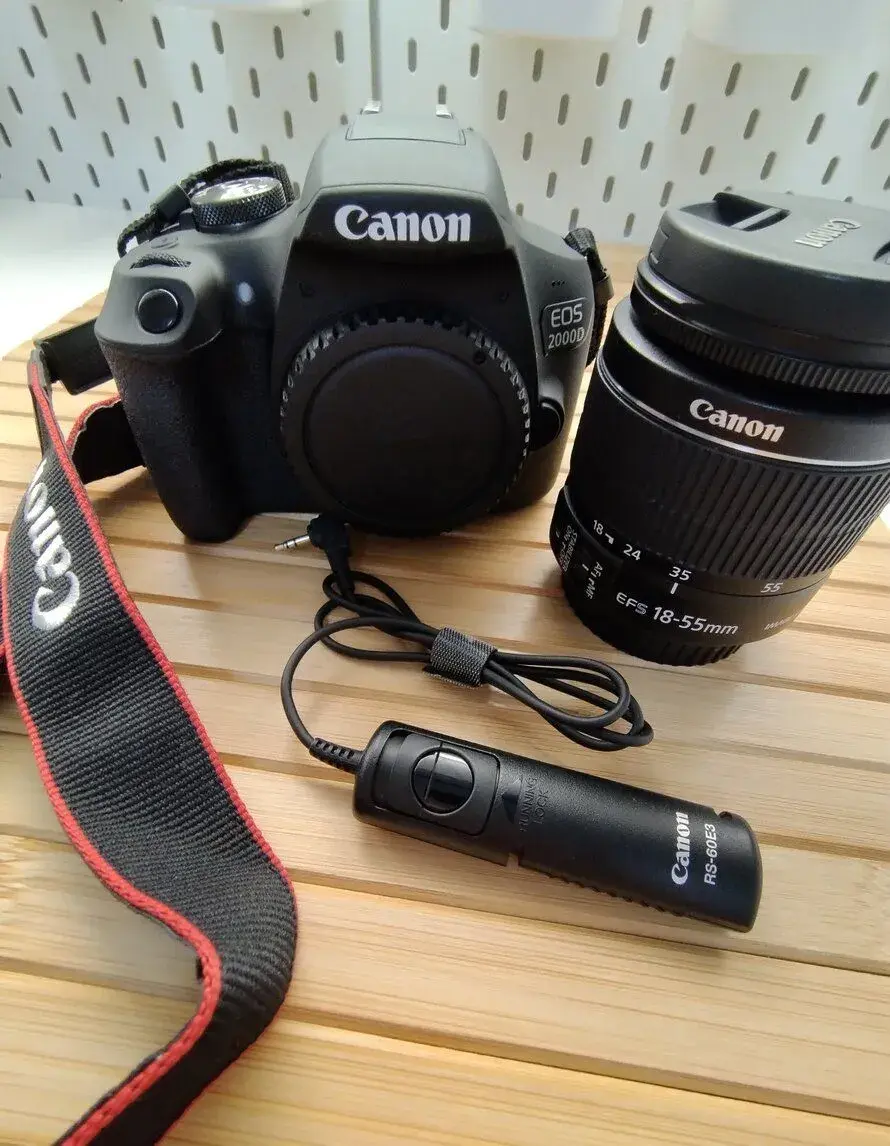 Canon EOS 2000D