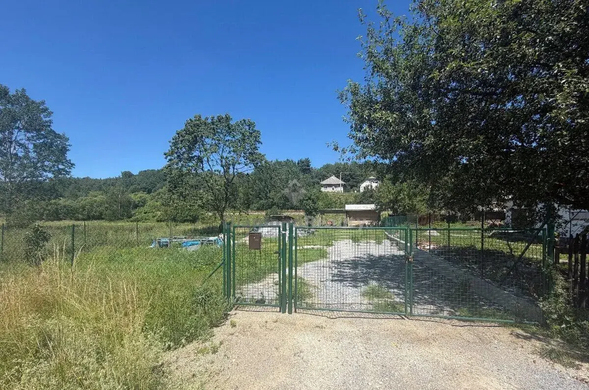 Na predaj, rovinatý pozemok, obec Helcmanovce, okres Gelnic