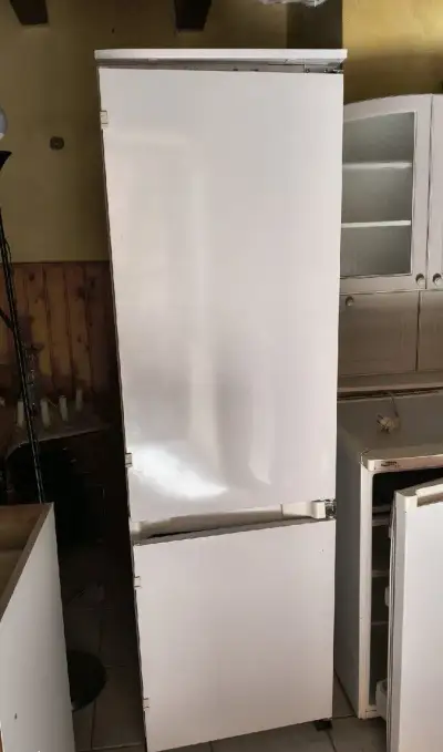 Kombinovanú chladničku zabudovatelná Whirlpool