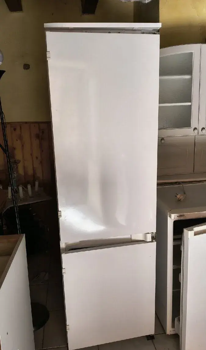 Kombinovanú chladničku zabudovatelná Whirlpool
