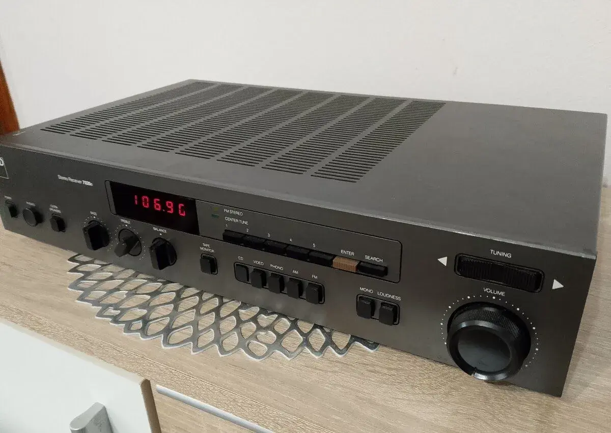 Nad 7020e stereo receiver
