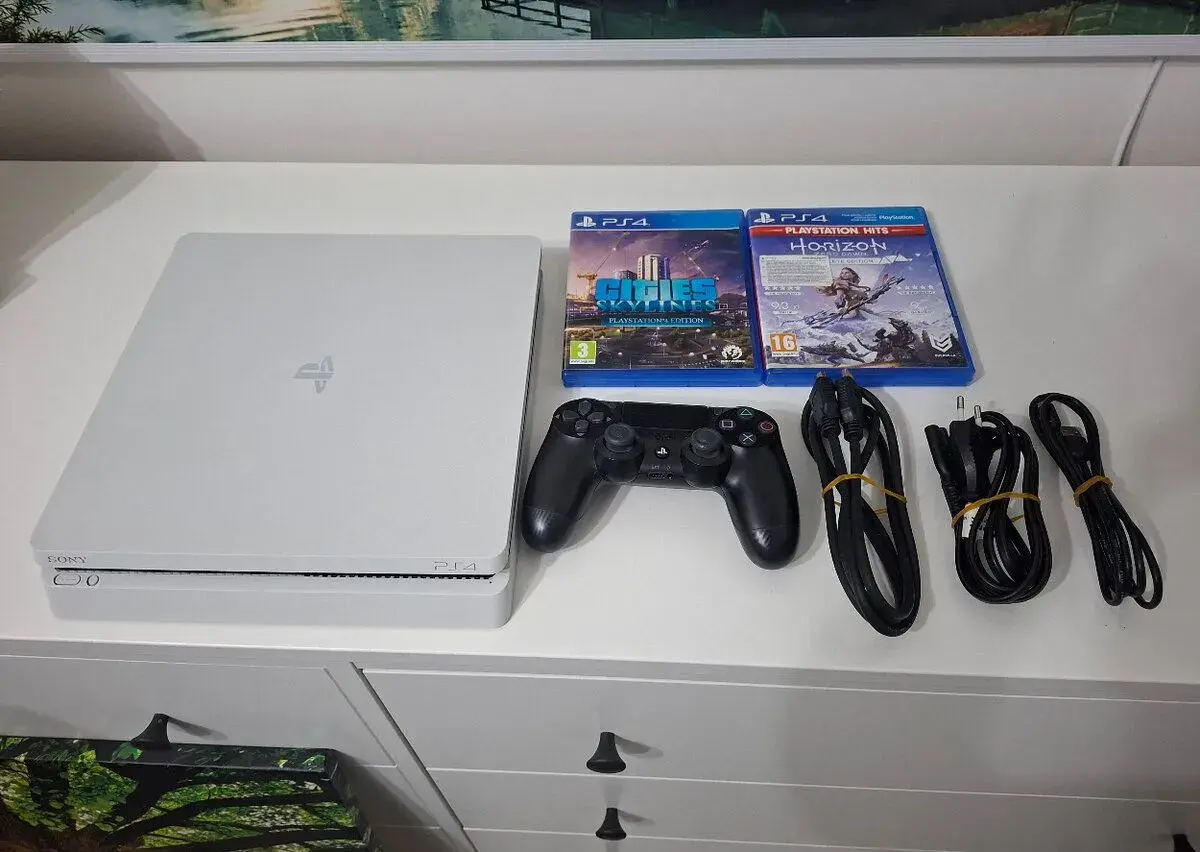 PS4 Slim White 500GB s príslušenstvom a hrami