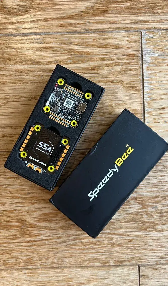 SpeedyBee F405 V4 + BLS 55A stack – nový, nepoužitý