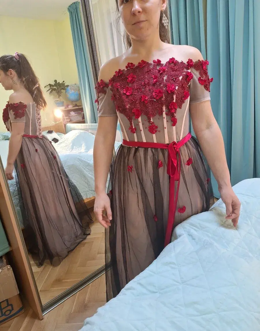Nove plesove saty S-M vhodne aj na maskarny bal