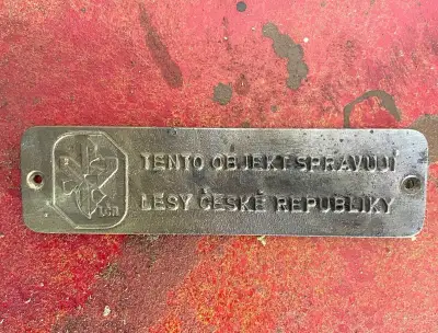 Kovová tabuľka