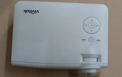 Vivitek D513W