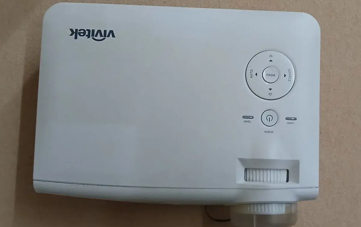 Vivitek D513W