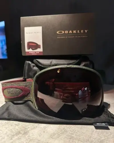 Nové: OAKLEY | Flight Path | vel. L | PRIZM GARNET