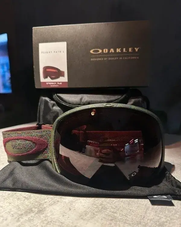 Nové: OAKLEY | Flight Path | vel. L | PRIZM GARNET