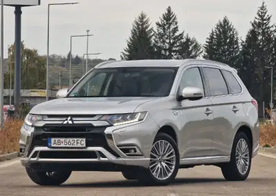 ⚡Mitsubishi Outlander 2.4 PHEV ťažné 2021