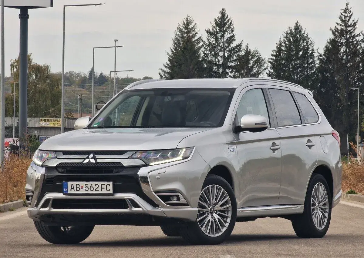 ⚡Mitsubishi Outlander 2.4 PHEV ťažné 2021