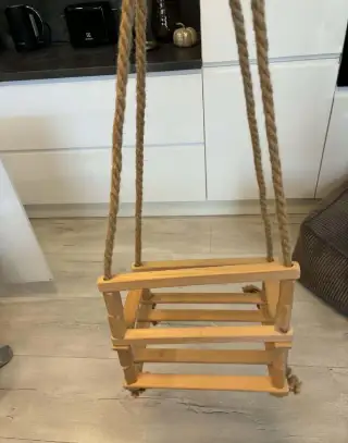 detska drevena hojdacka