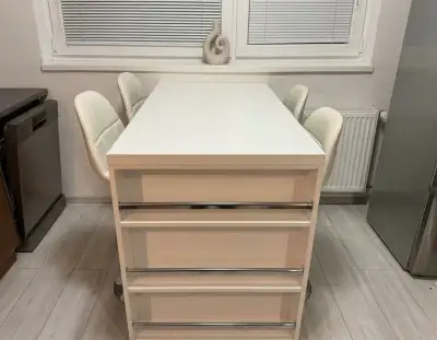 Kuchynský barový stôl vyrobený na mieru…