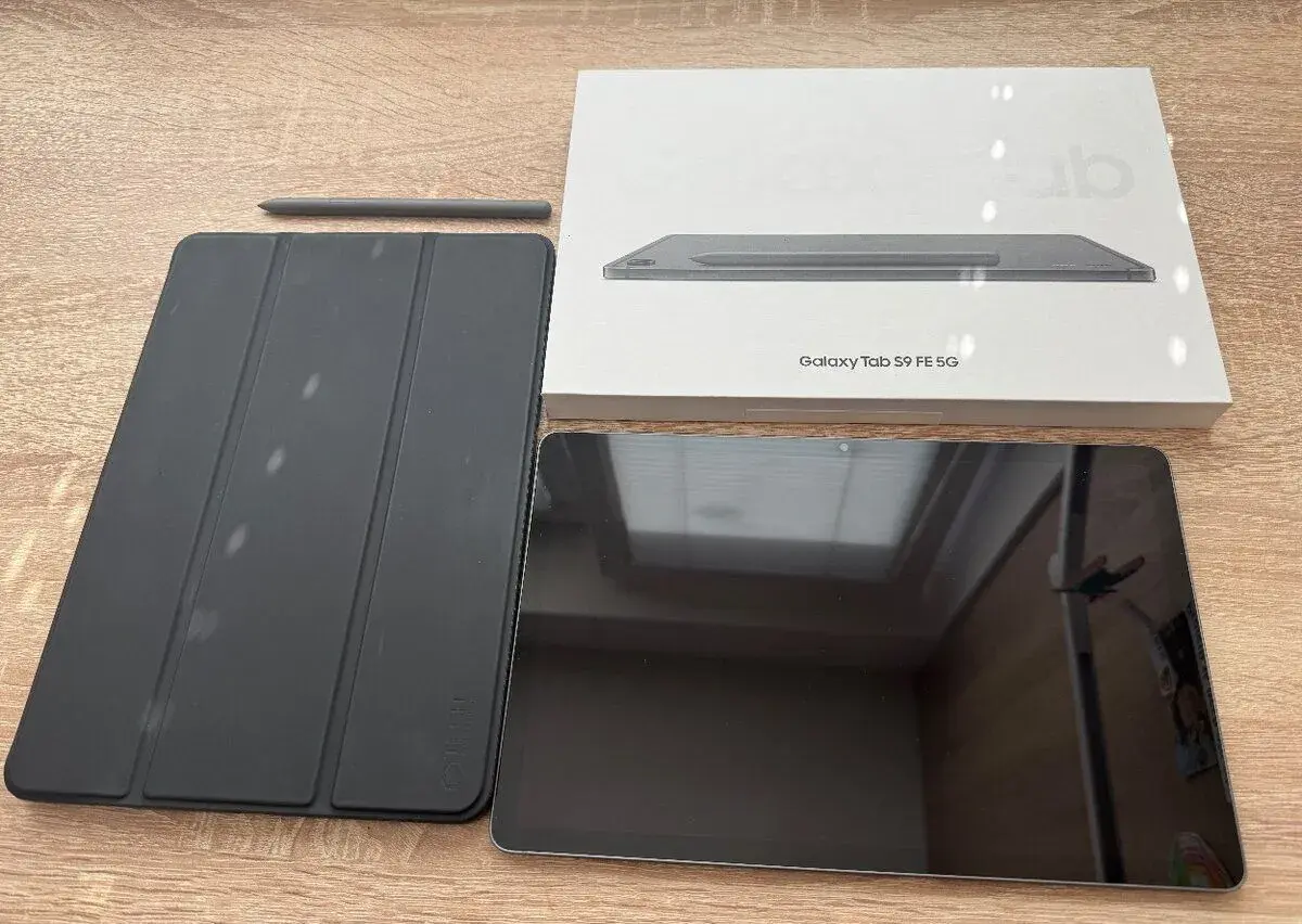 Samsung Galaxy Tab S9 FE 5G + S Pen + puzdro