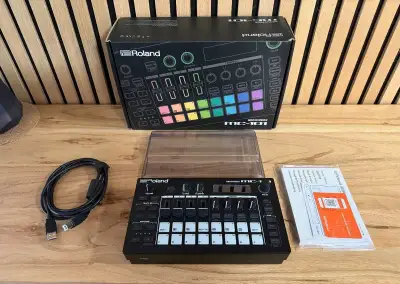 Roland MC-101 + orig. Decksaver