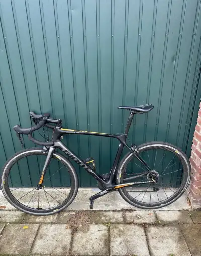 Giant TCR Advanced Pro 1 – Ultegra R8000 – Mavic Cosmic Pro