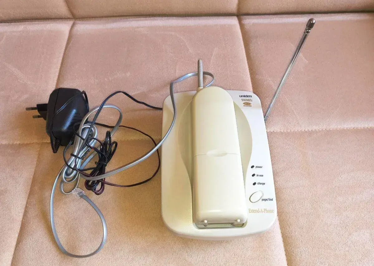 Bezdrotovy domovy telefon Uniden EXP 95