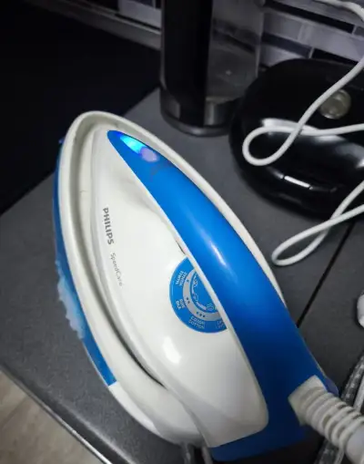 Žehlička parná stanica Philips GC 6606, 2400 watt