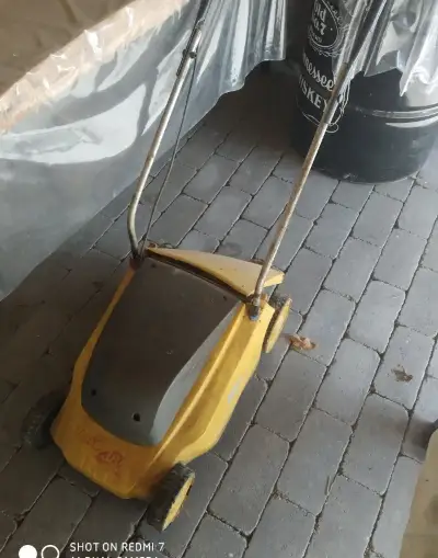 Elektrickú kosačku.