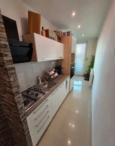 🏡 NA PREDAJ – KOMPLETNE ZREKONŠTRUOVANÝ 2-IZBOVÝ BYT S VEĽK