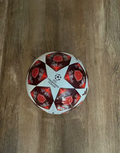 Adidas futbalová lopta