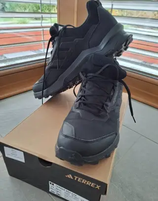 Turistické topánky Adidas Terrex AX 4 GTX č. 45 1/2