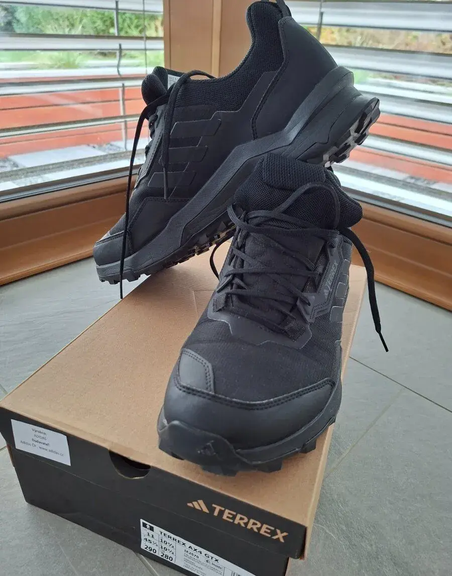 Turistické topánky Adidas Terrex AX 4 GTX č. 45 1/2