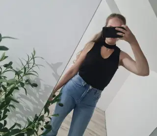 Čierny nekrčivý a ľahký top F & F