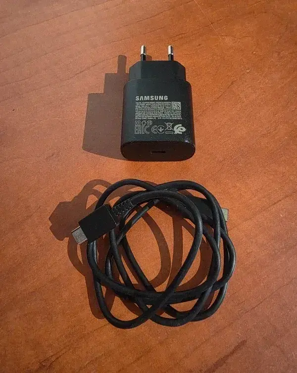 Originálna 25W nabíjačka Samsung C to C, čierna