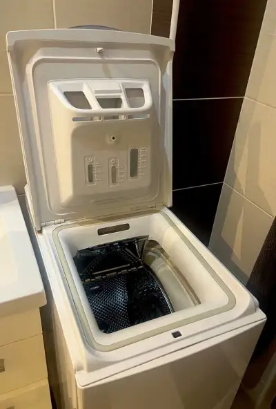Vrchom plnená automatická práčka Whirlpool AWE 55010 A++