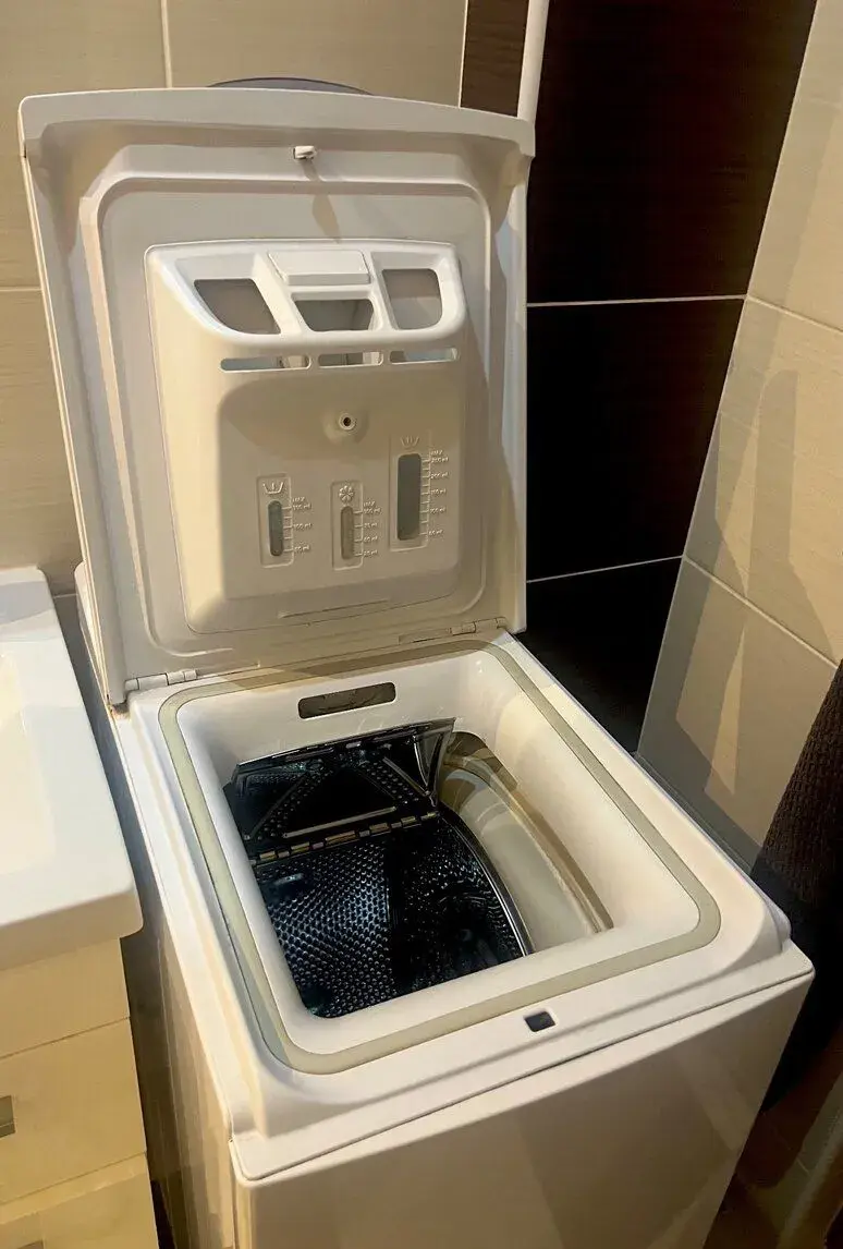 Vrchom plnená automatická práčka Whirlpool AWE 55010 A++