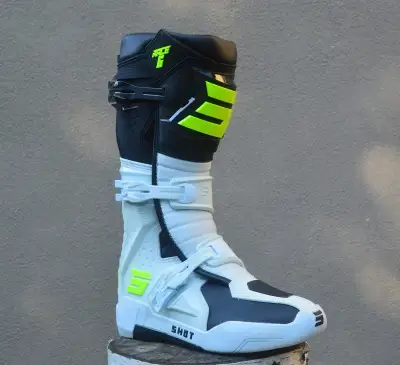 Kvalitné topánky čižmy boty SHOT čierne biele žlté