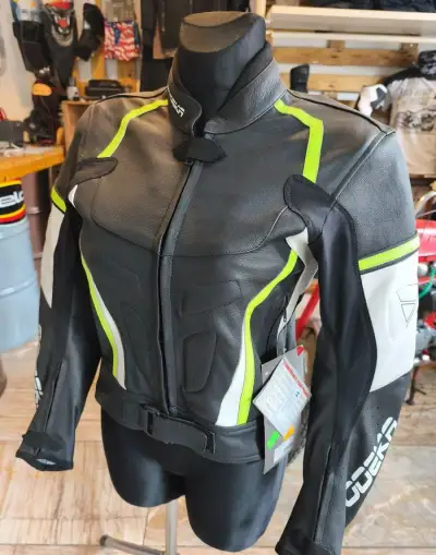 Nová dámska kombinéza Modeka Chaser 38