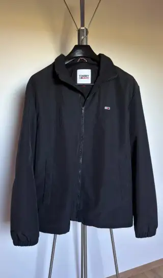 Tommy Jeans pánska prechodná bunda / vetrovka čierna XL