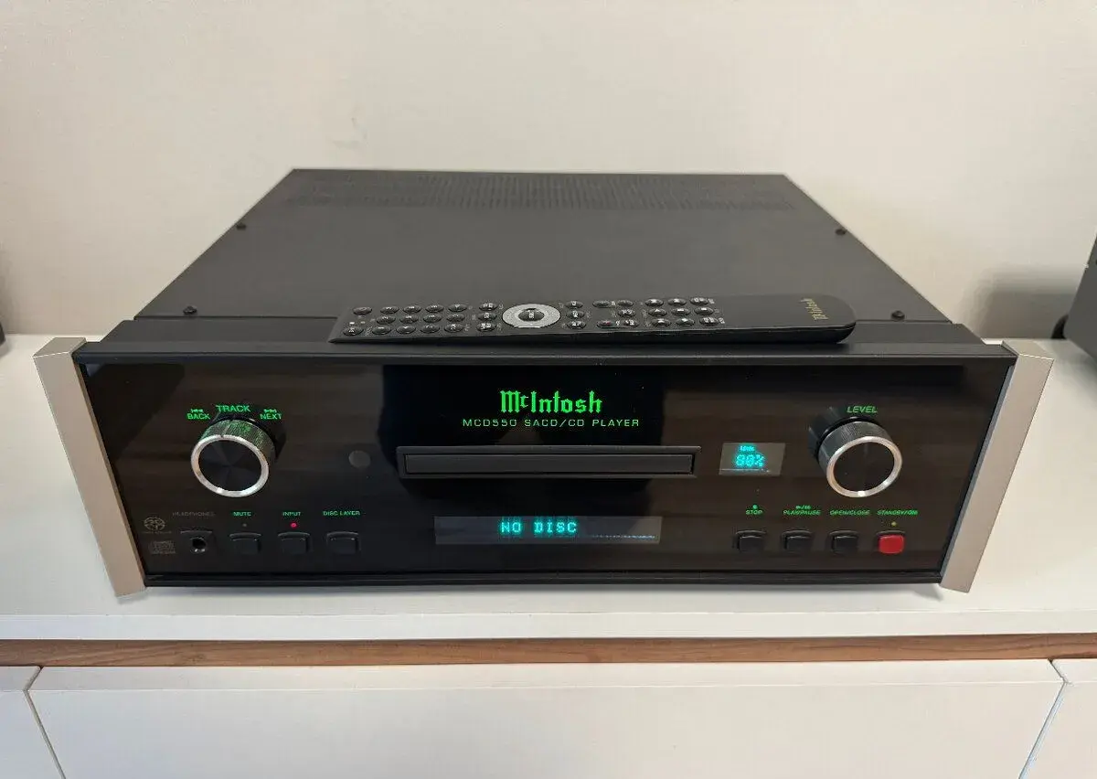 SACD/CD prehrávač McIntosh MCD550